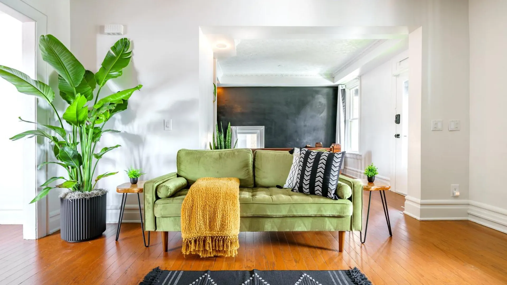 Prime Location Top Rated Clean Parking Free Columbus Holiday home